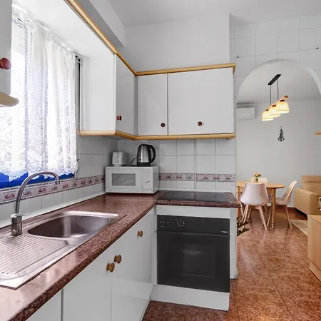 A Spacious And Cozy Apartment. *