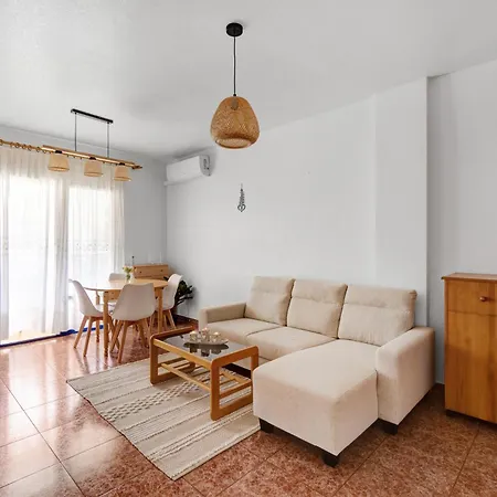 A Spacious And Cozy Apartment. 또레비에하