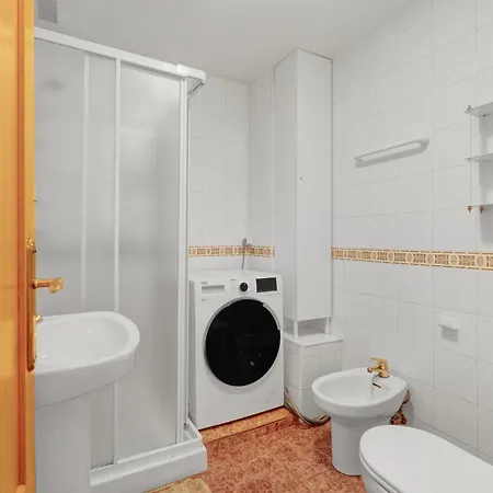 A Spacious And Cozy Apartment. 아파트