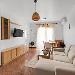 A Spacious And Cozy Apartment. Апартаменты Торевьиа